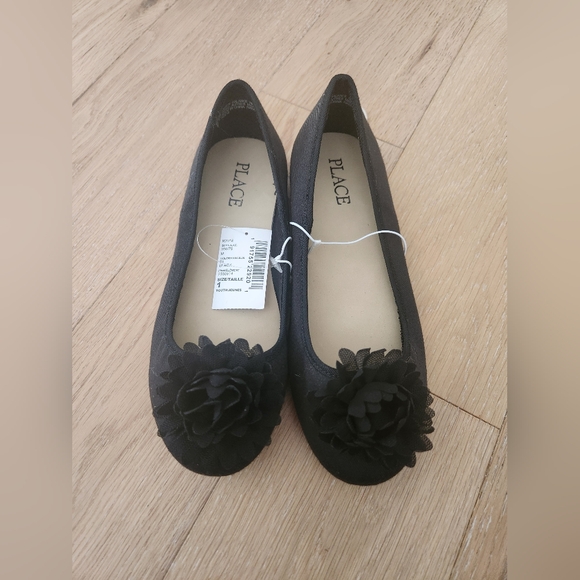 THE CHILDREN'S PLACE | NWT black dress shoe with flower - Picture 3 of 5